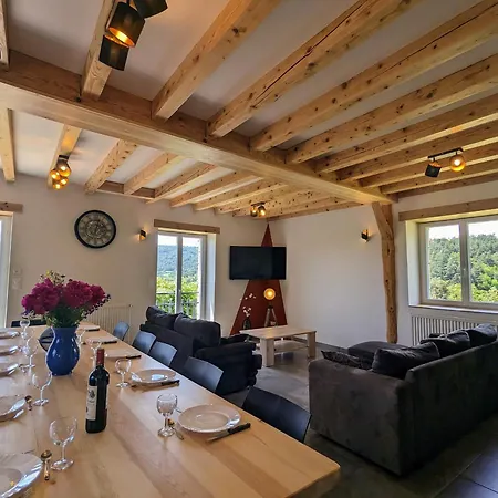 Authentique Et Confortable Avec Vaste Terrain Et Vue Imprenable A - Fr-1-582-478 *