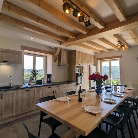 Authentique Et Confortable Avec Vaste Terrain Et Vue Imprenable A - Fr-1-582-478 Saint-Privat-dʼAllier